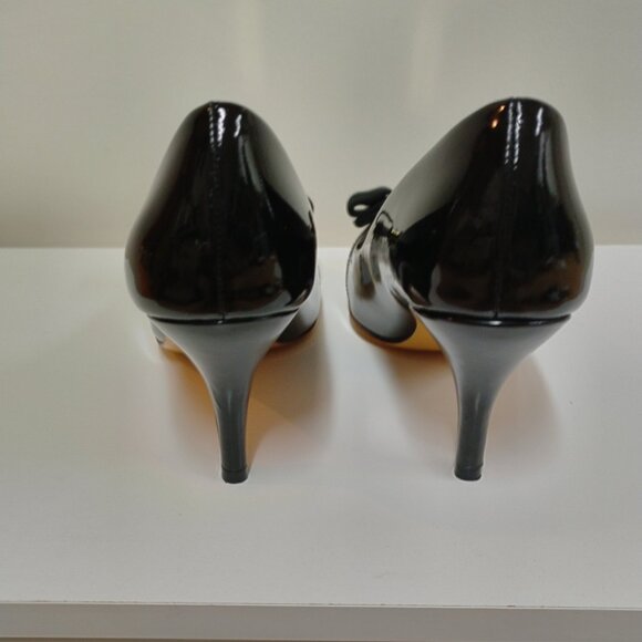Ferragamo Black Patent Vara Bow Heel Pumps, like new - Picture 7 of 13